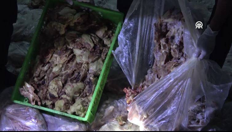 Bayram öncesi mide bulandıran görüntüler! Yakalanmasa vatandaşa yedireceklerdi - Resim: 13